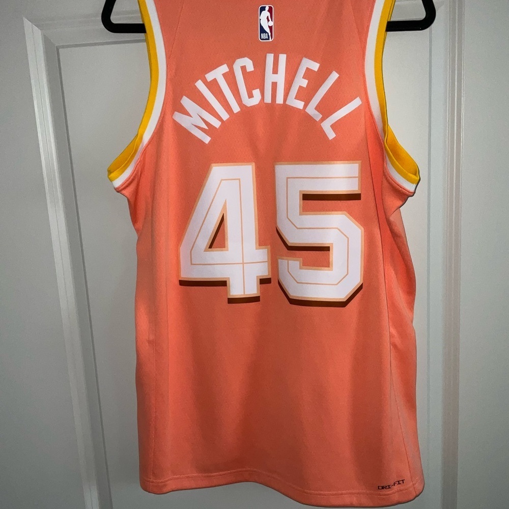 Donovan Mitchell Cleveland Cavaliers Nike Unisex 2025/26 City Edition Jersey - Picture 8 of 8